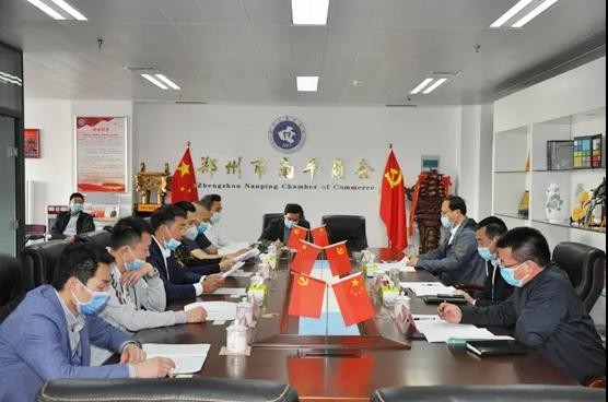 杨福平到市直属商会进行调研