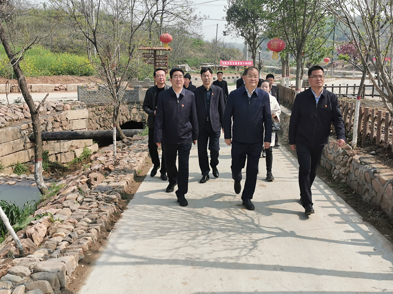 平顶山市委统战部长卢锡恩到舞钢调研民营经济“两个健康”工作开展情况