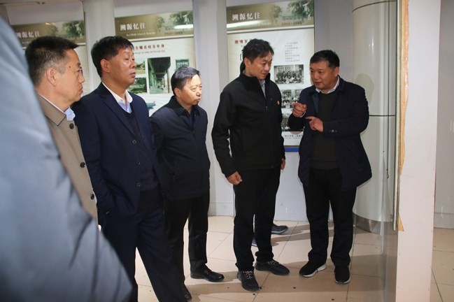 睢阳区委统战部长李晓彬到商丘华侨良浩高中调研